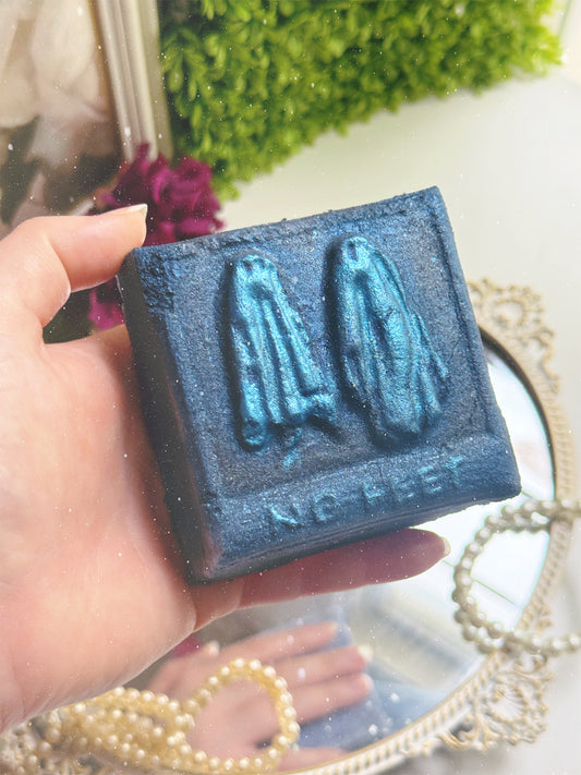 “Strange & Unusual" Lavender Driftwood Bath Bomb